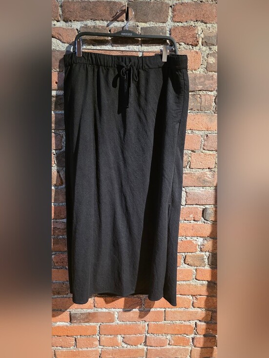 Reitmans Dresses & Skirts - Reitmans Black Elastic Waist Skirt